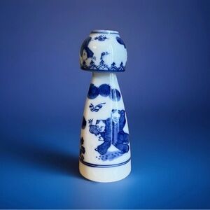 Japanese Porcelain Sake Bottle Vase Blue White Asian Pictorial Pour cup